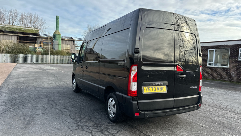 Renault Master Mwb Diesel Fwd MM35 Blue dCi 135 Advance Medium Roof Van